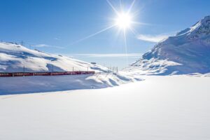 Bernina Express aan het Lago Bianco ∏Andrea Badrutt