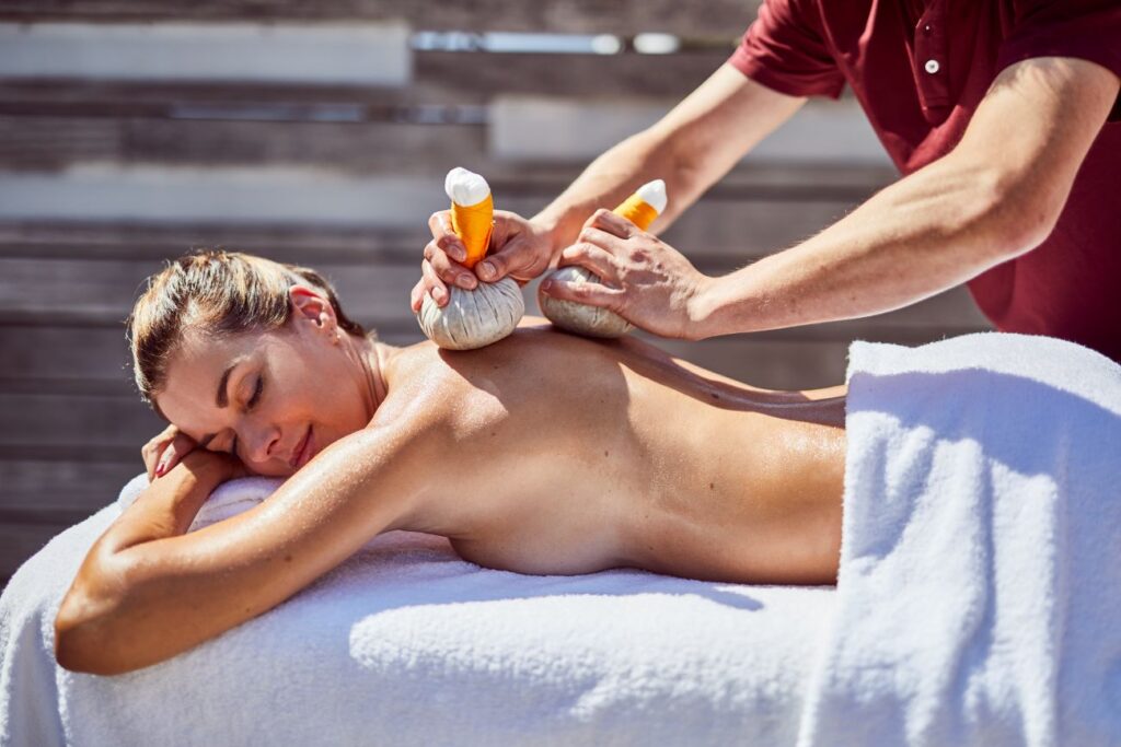 MDT SPA CARE MASSAGE WOMAN PANTAI LUAR F.WEBER 2019 HQ 022